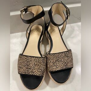 Vince Camuto Black and Tan Sandals